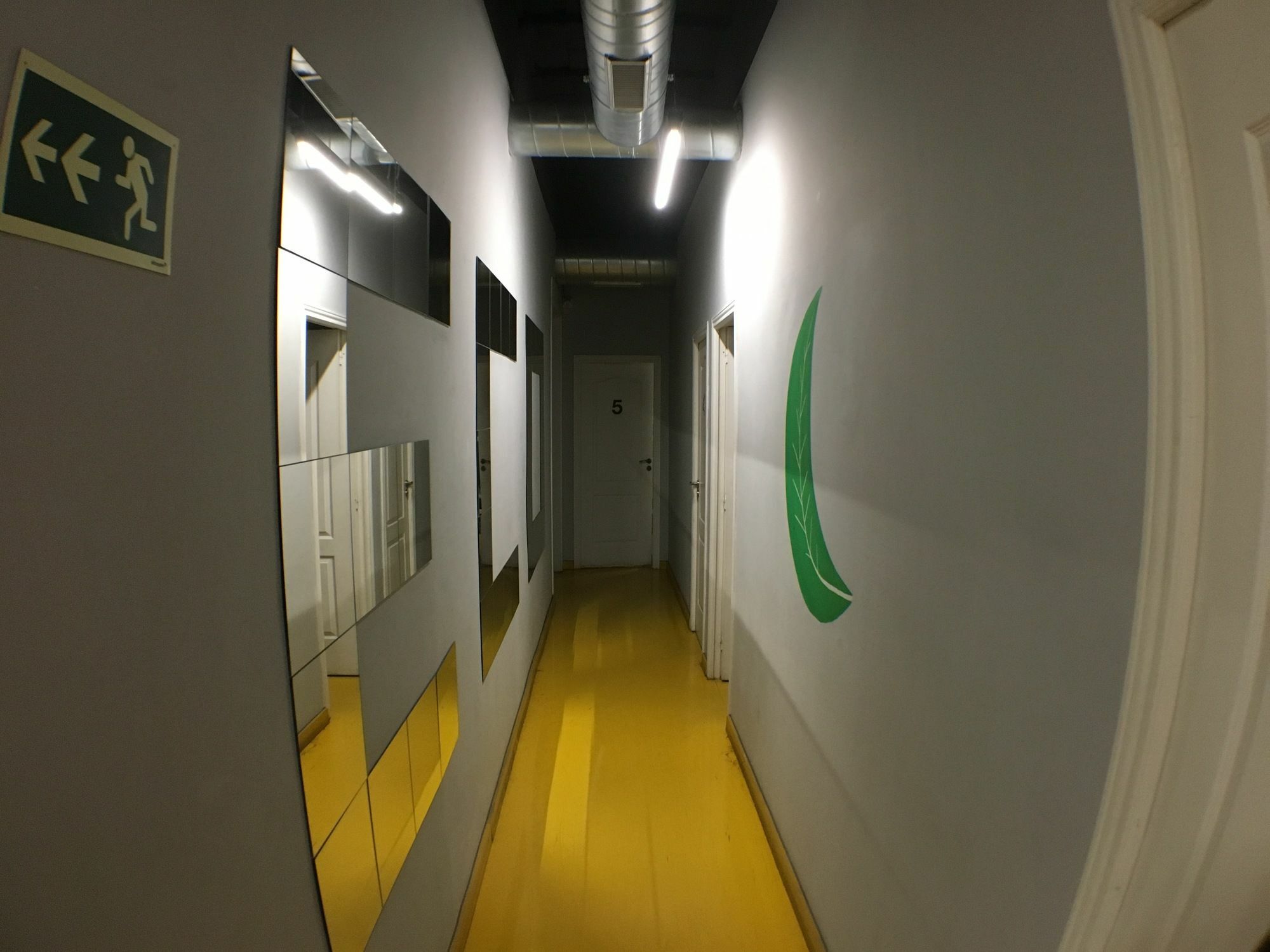 Sleep Green - Certified Eco Youth Hostel Barcelona Luaran gambar